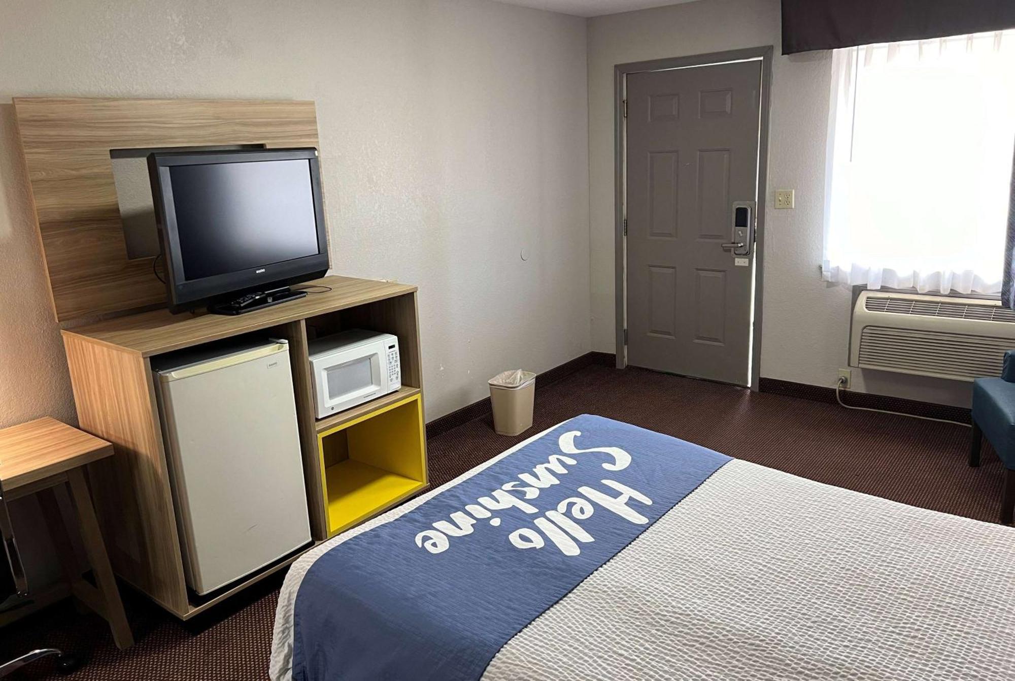 Days Inn By Wyndham Pratt Exteriér fotografie