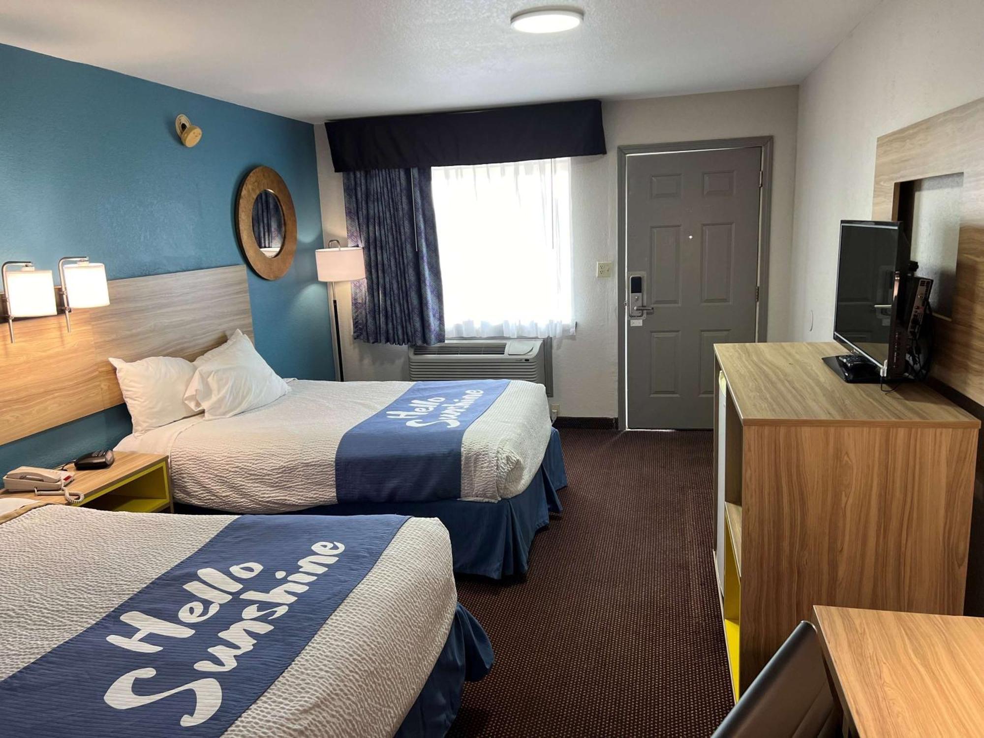 Days Inn By Wyndham Pratt Exteriér fotografie