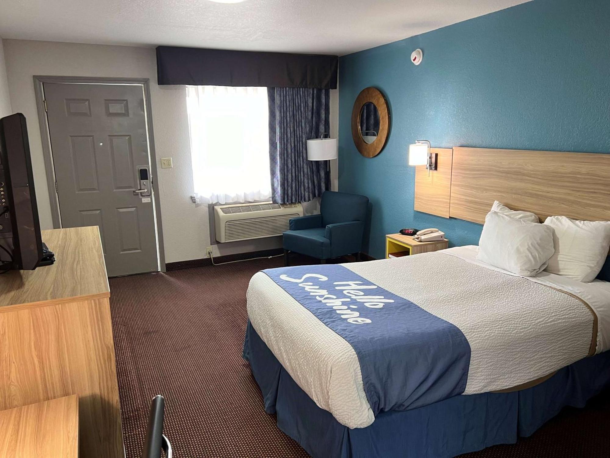 Days Inn By Wyndham Pratt Exteriér fotografie