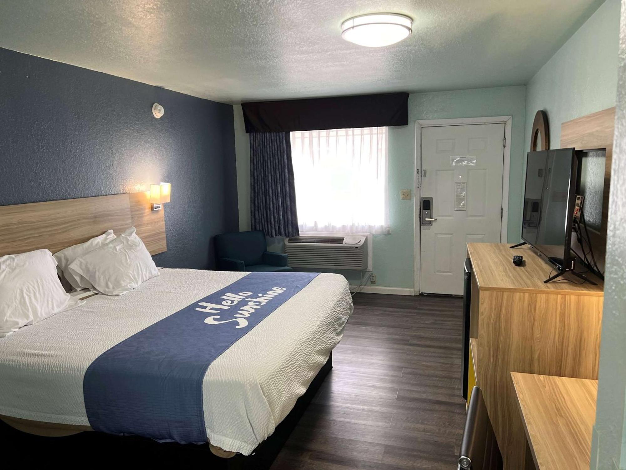 Days Inn By Wyndham Pratt Exteriér fotografie