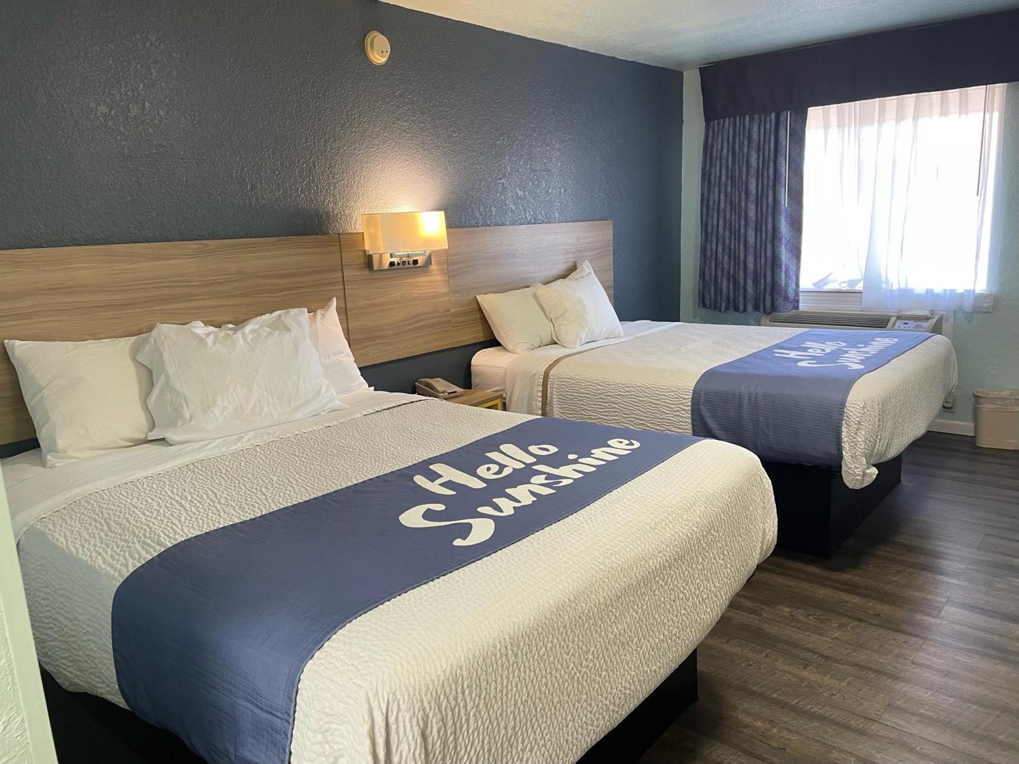 Days Inn By Wyndham Pratt Exteriér fotografie