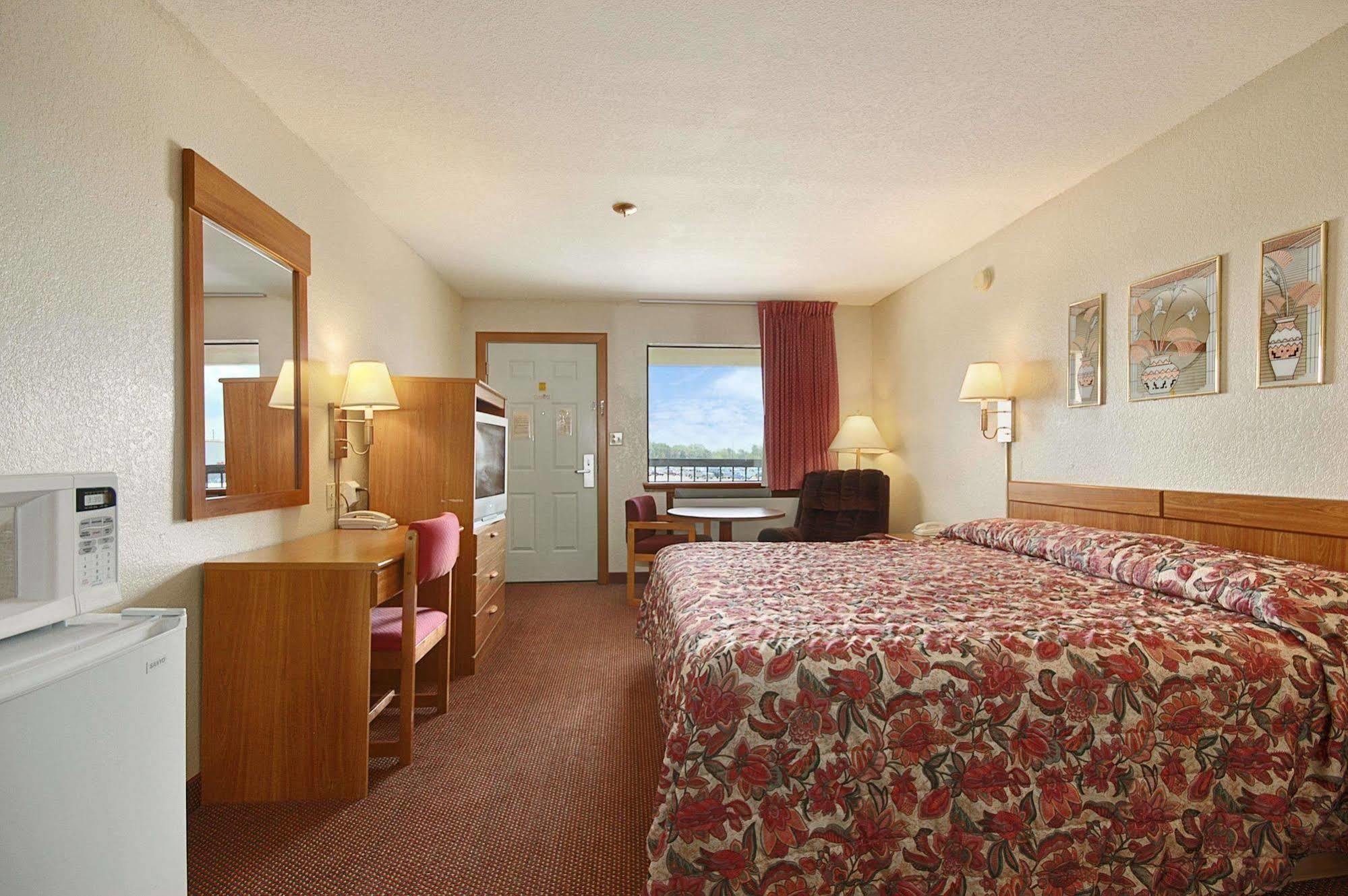 Days Inn By Wyndham Pratt Pokoj fotografie